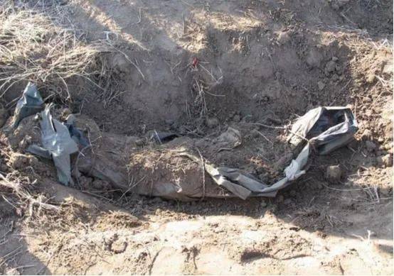 温州男子怀疑妻子出轨,活活勒死妻子,埋尸路边.