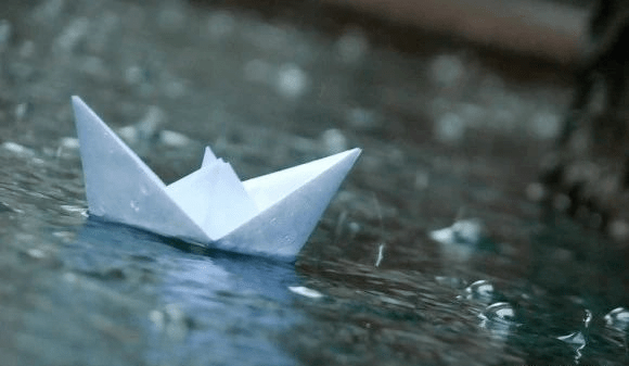 纸船~来个通俗的,纸飞机,承载我们儿时的梦想~明明只是两张纸叠起来