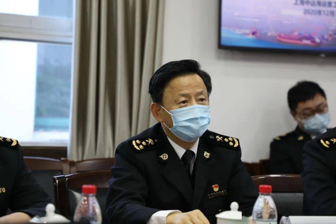 上海海关关长高融昆一行到上海中远海运重工开展防疫工作指导