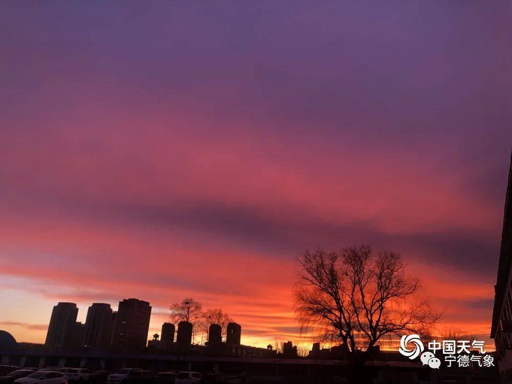 内蒙古乌兰浩特火烧云绚烂夺目_徐欢欢