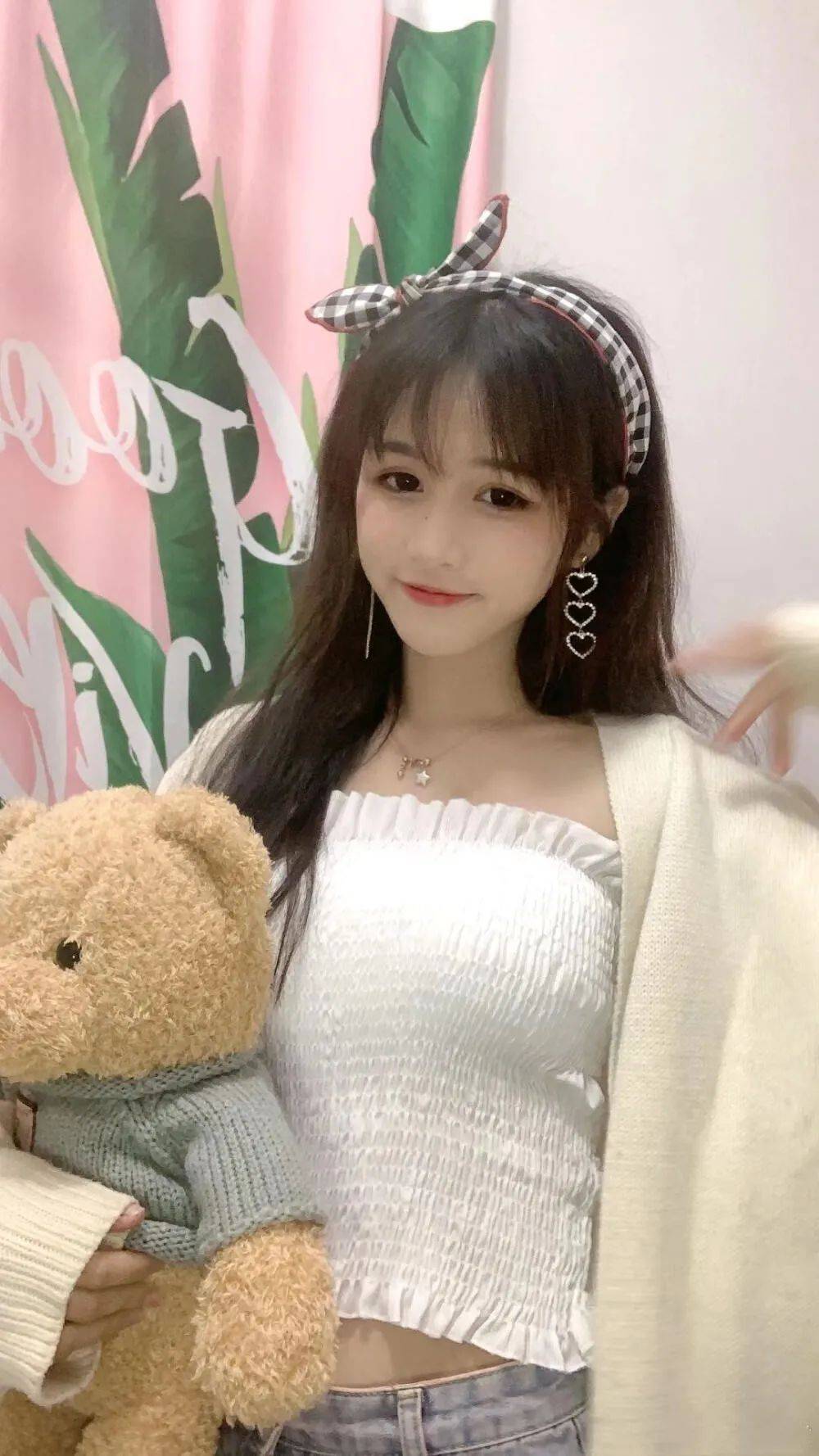 手机壁纸网红萌小叶