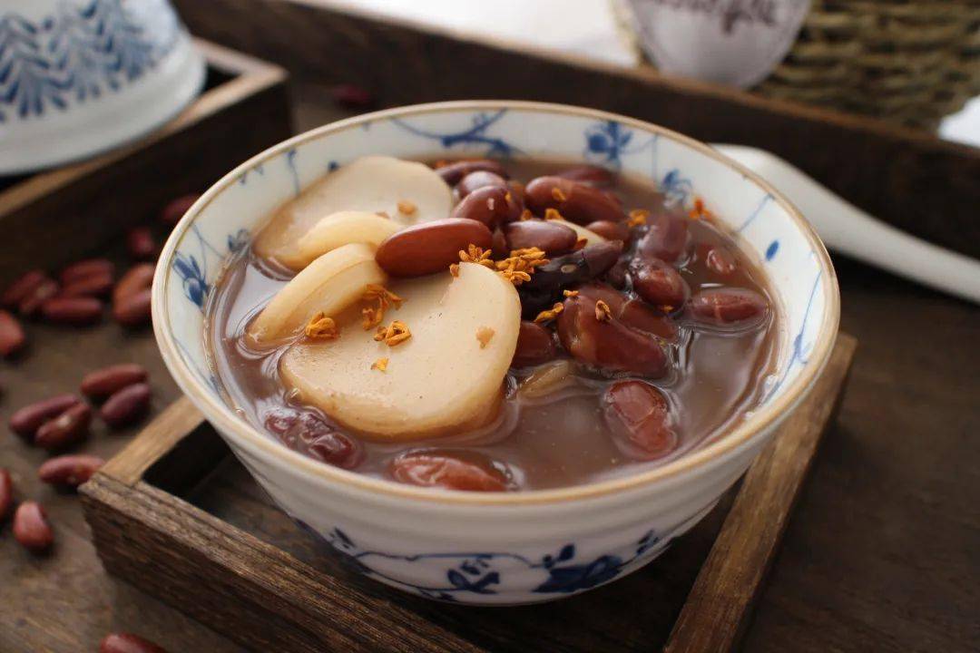 素食养生红豆年糕汤冬日里的补血甜品香甜软糯吃不够