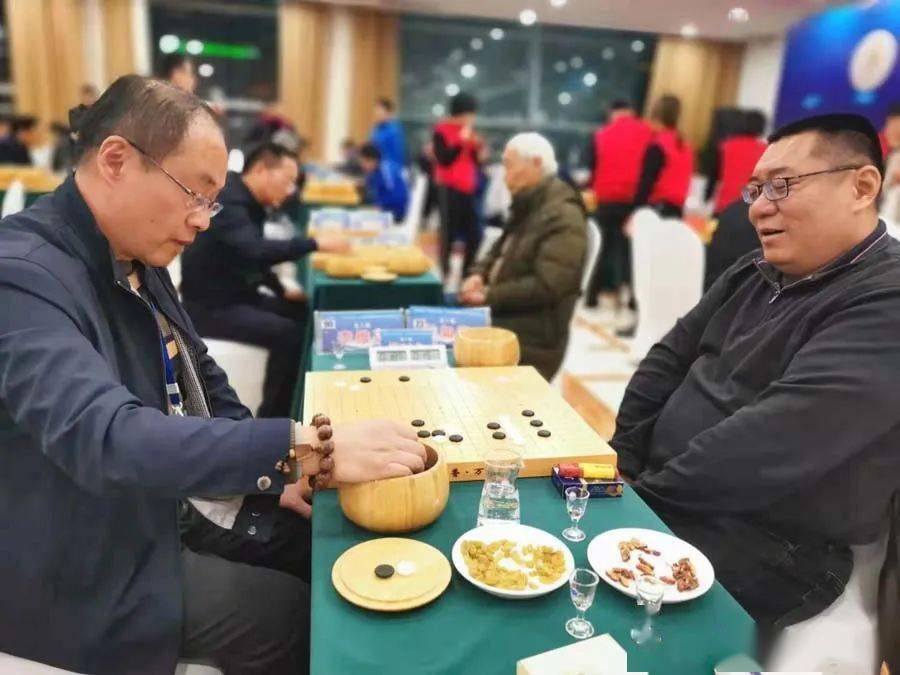 周龙 2 : 轮空袁国强 2 : 2 胡建国刘振金 2 : 2 姚伟旋余镒 4 : 4