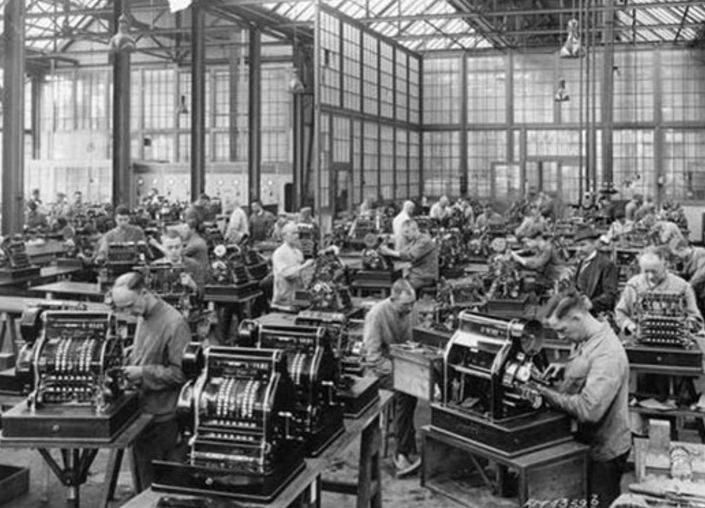 1920年,英国工厂内部情形1910年,英国的铸造厂1910年,英国的锻造厂