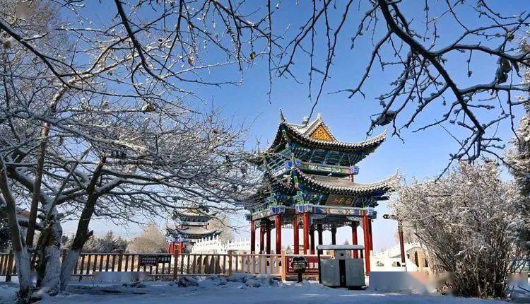 欣赏雪后圣天寺民乐公园显幽静之美