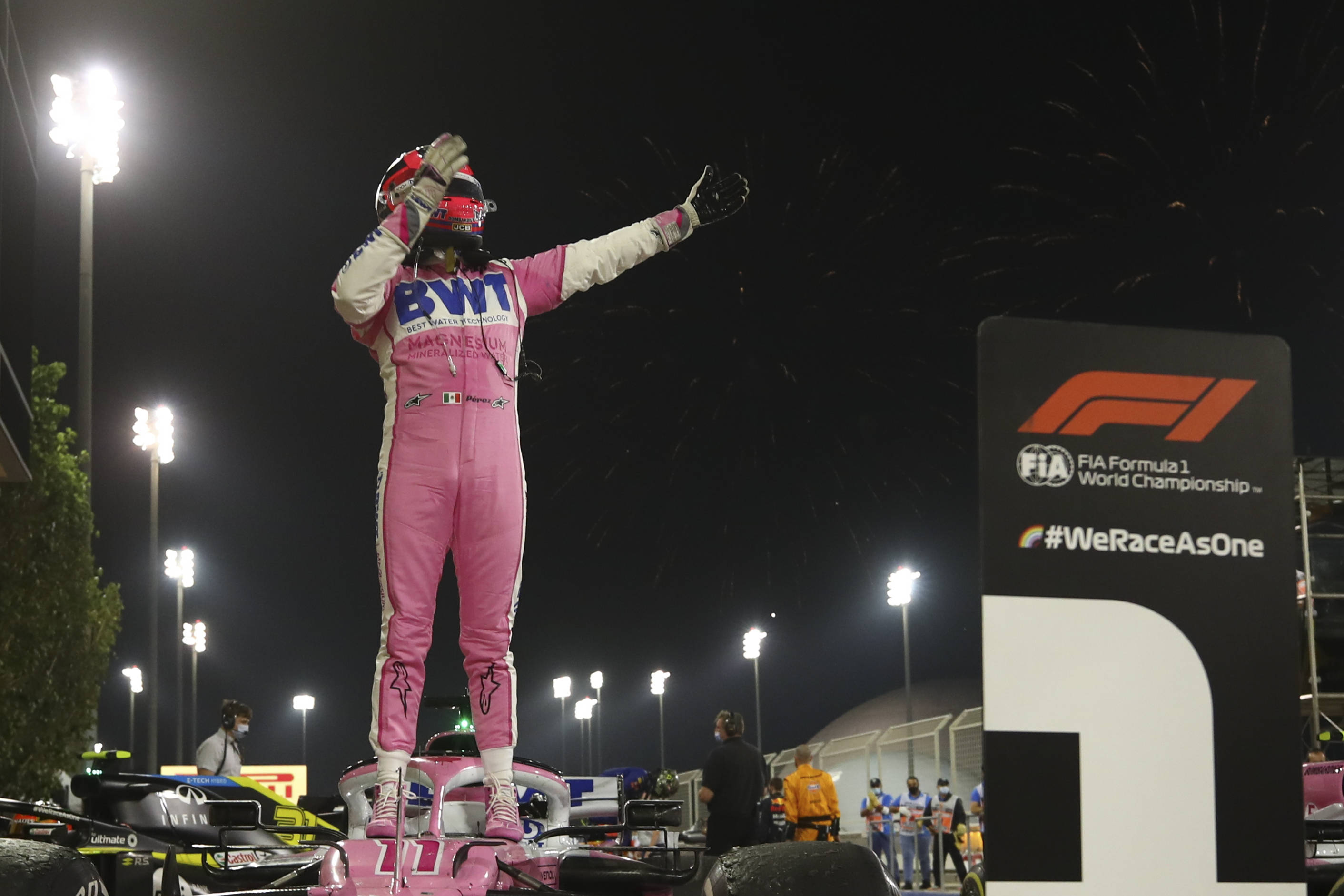 赛车f1大奖赛萨基尔站佩雷斯夺冠