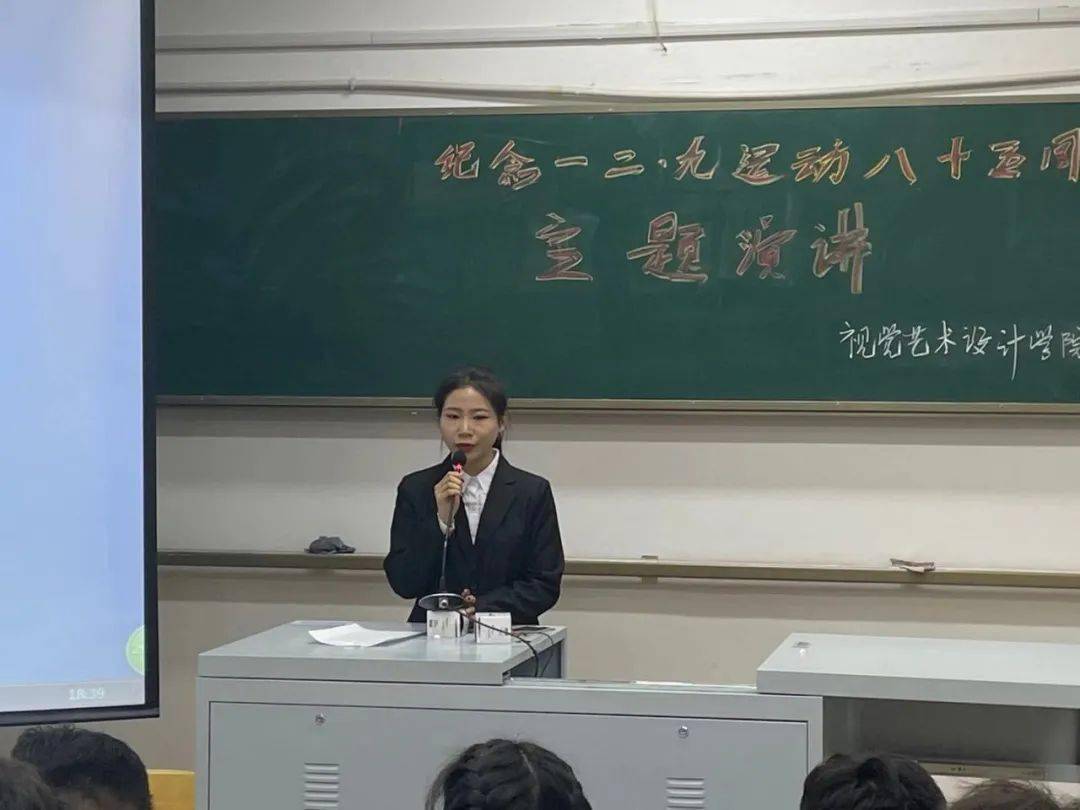 韩思雯同学演讲的《赞八女不屈精神》展现了了她们视死如归的精神;杨