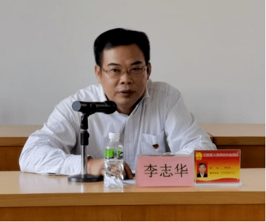 区人大代表李志华向选民述职"在深入选区履职过程中,推动解决篁边电排