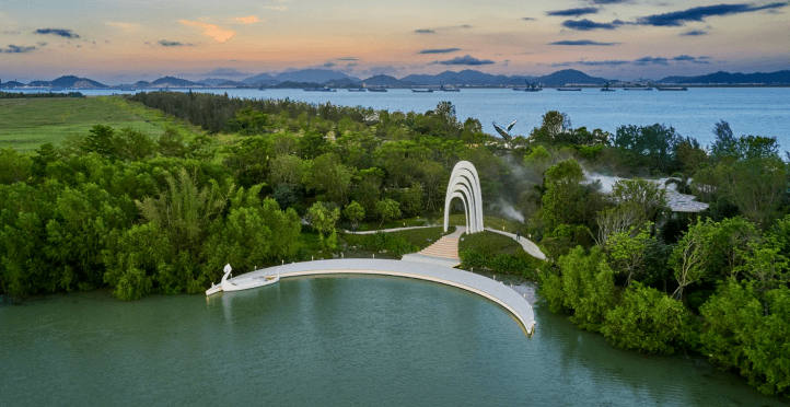 大象跑出猎豹速度世茂海峡破千亿了