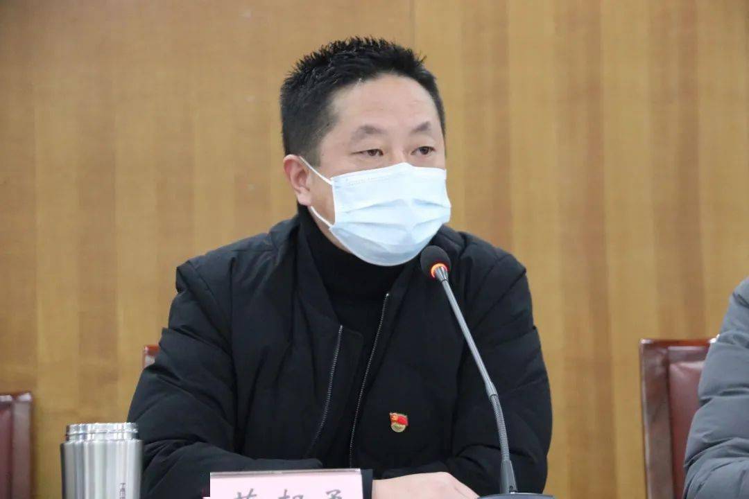 镇党委委员,纪委书记蒲朝勇组织学习了四川省委"十严禁","八不选"和