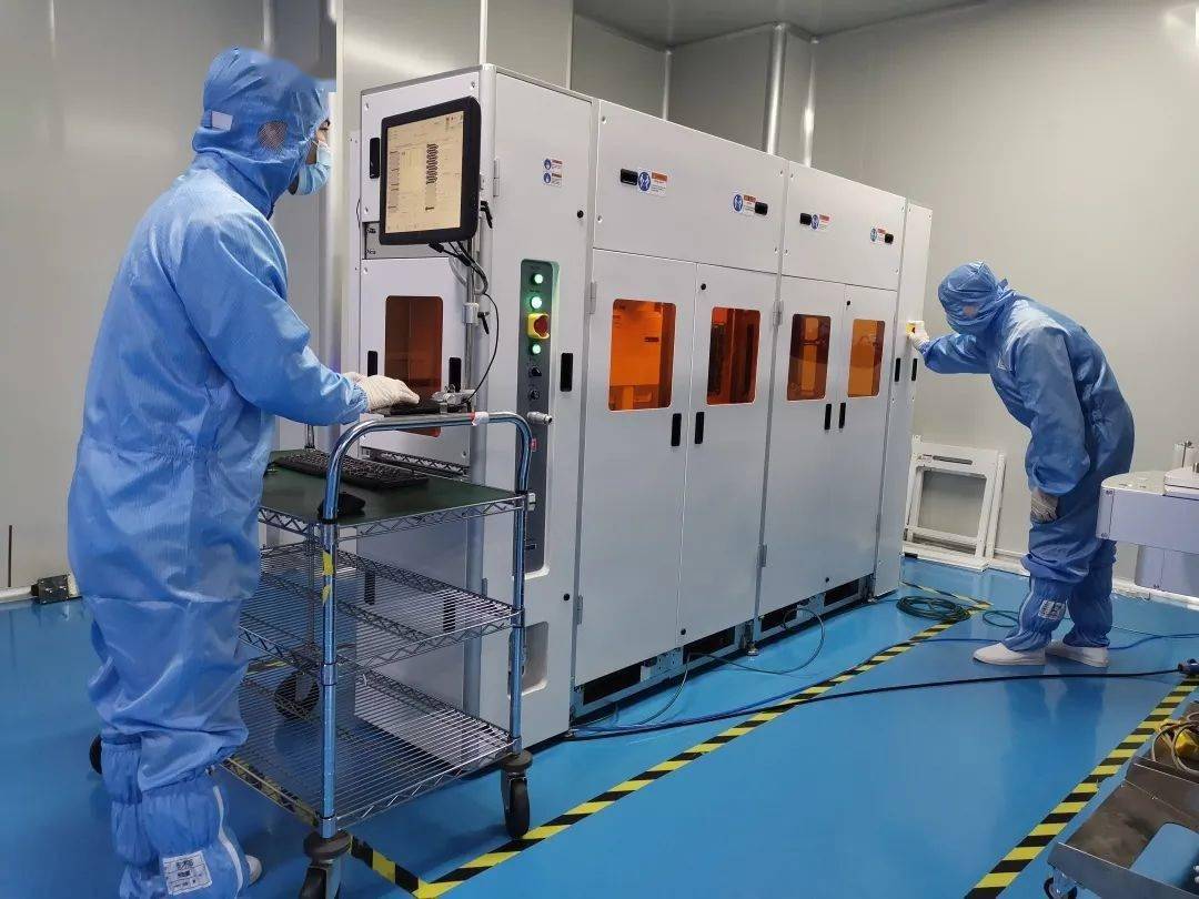 京仪装备首台 12 吋双臂晶圆倒片机研发成功