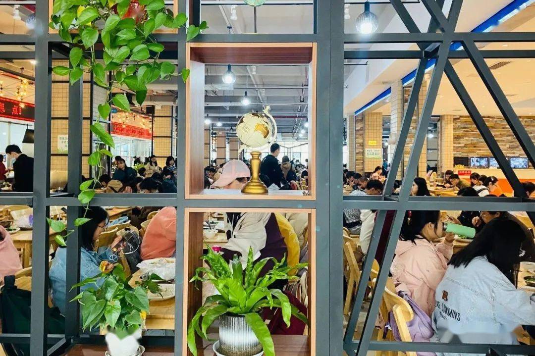 就在这一方食堂四年来萦绕不断的烟火气息是每个湘大人这部纪实纪录片