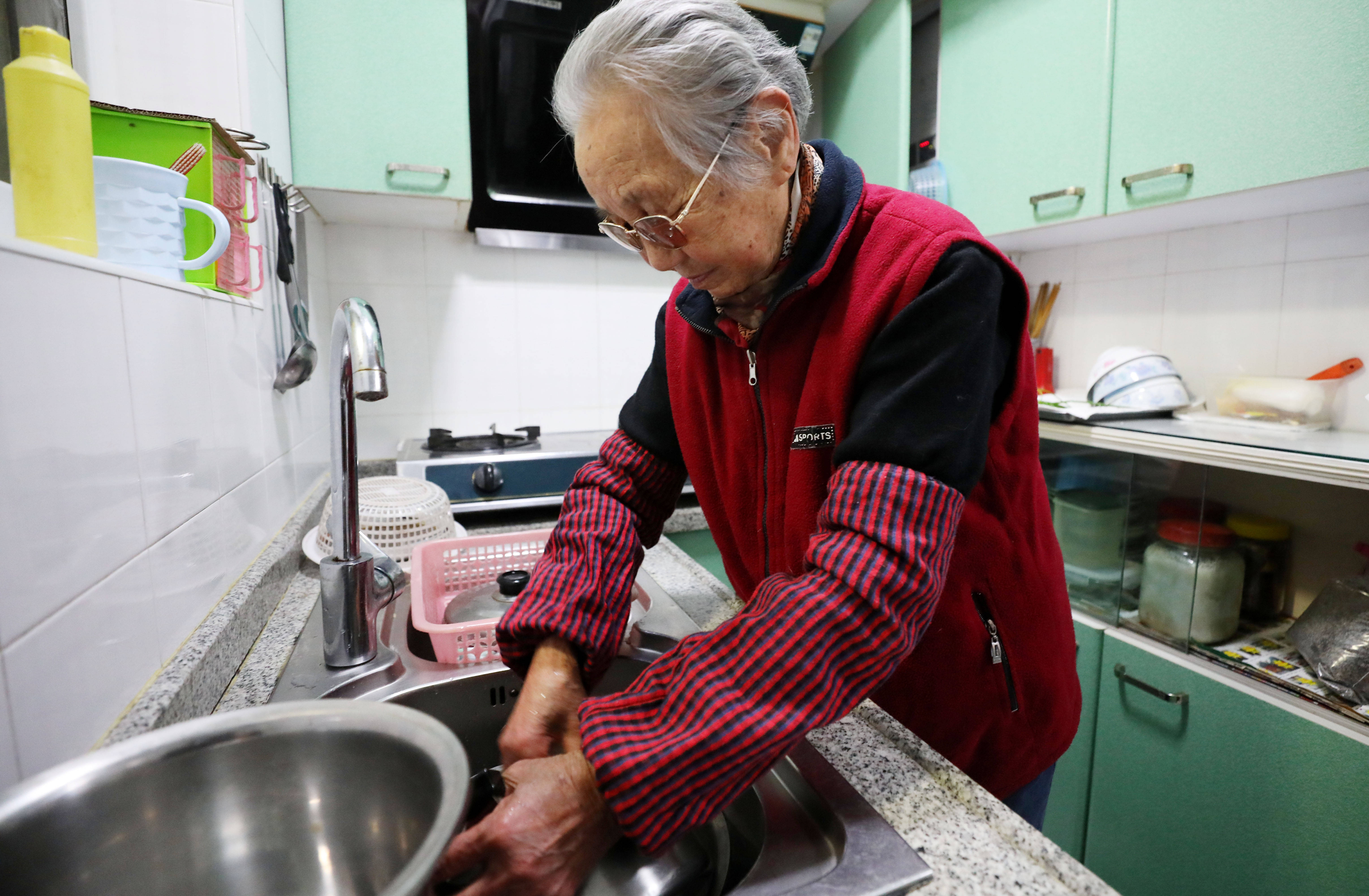 独居老人家中图片