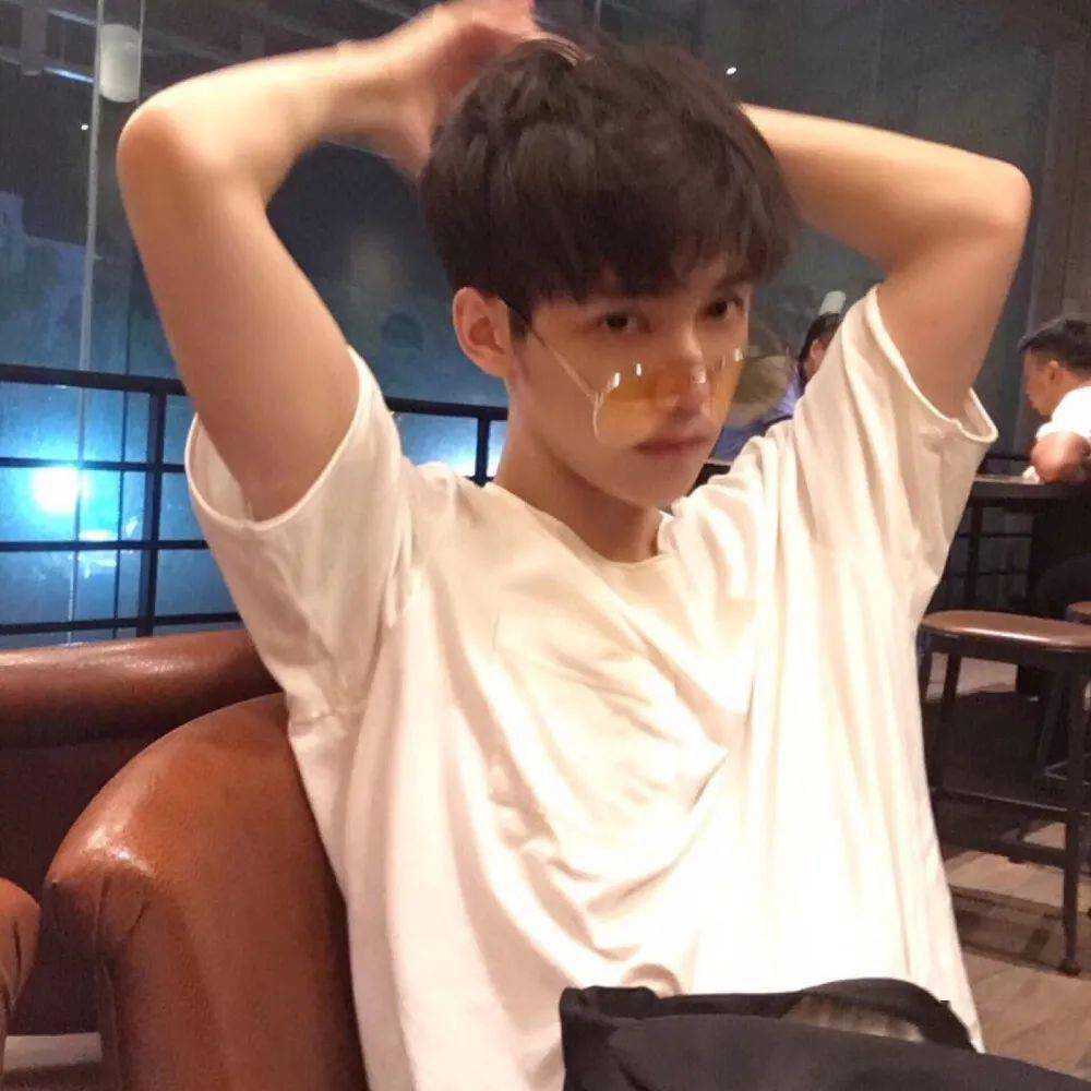 头像每个人只能陪你走一段路