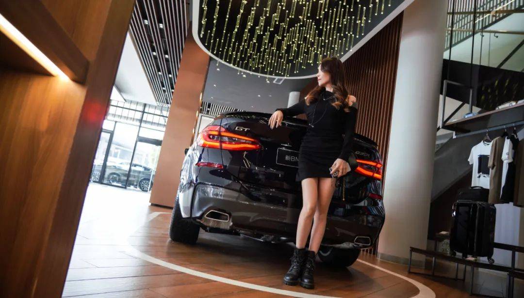 在4s店里吃早餐买宝马车还送我一双金手掌这些广东宝马4s店在搞什么鬼