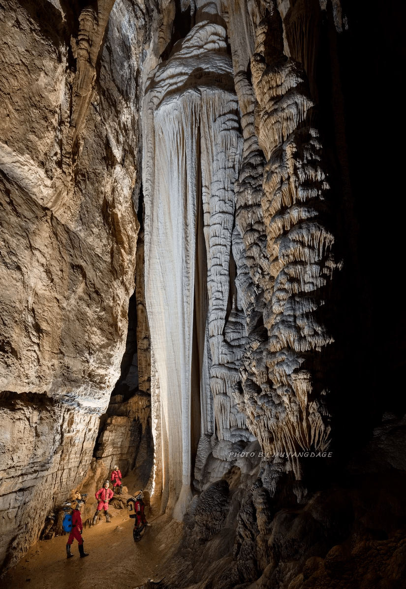 15名驴友撬锁探洞贵州水西洞没有救援只有被破坏的钟乳石