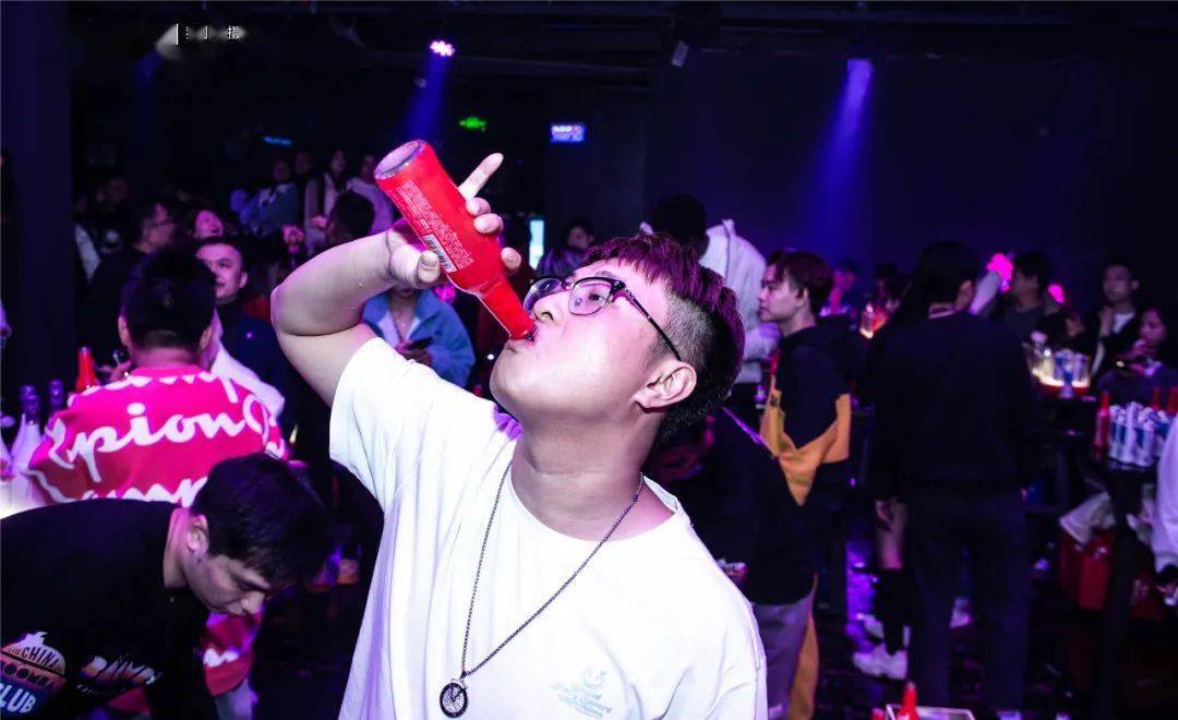 劲爆柳州新开的韩国夜店风酒吧艳遇指数爆表承包你的夜生活