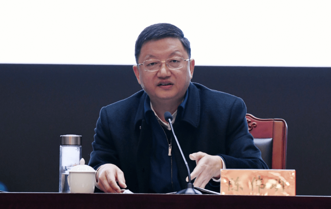 报告会上,陈伟明以《深入贯彻党的十九届五中全会精神在推进南昌五城