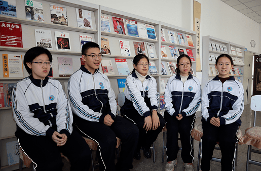 团体赛中,丹东二中收获了亚军.