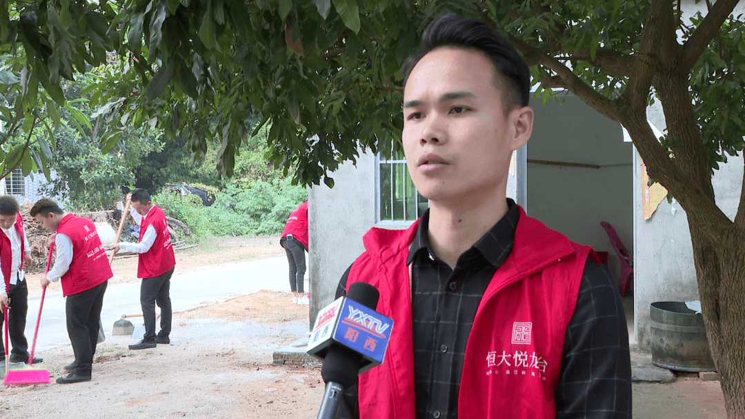 阳西恒大悦龙台项目部到溪头镇开展助力脱贫攻坚爱心公益活动