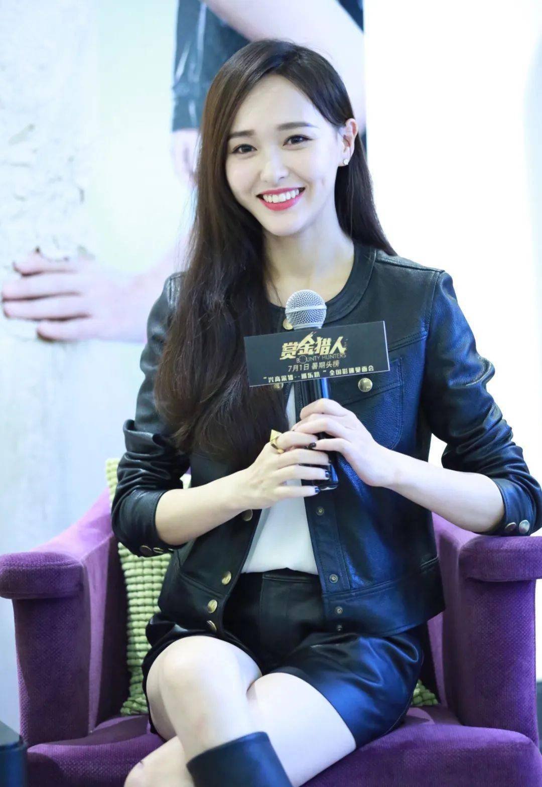 射手座女演员唐嫣一人千面善于打破传统