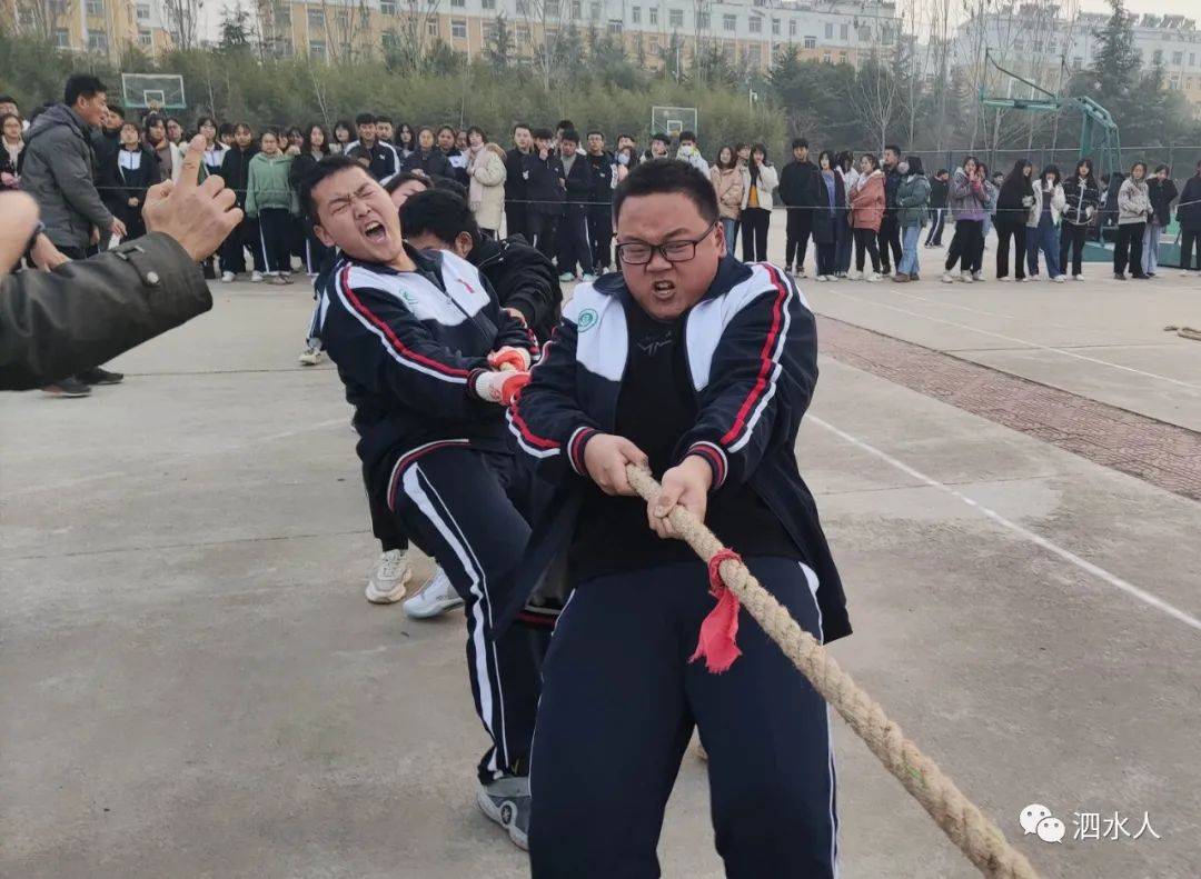 给力来劲看看泗水一中师生拔河比赛中的萌表情
