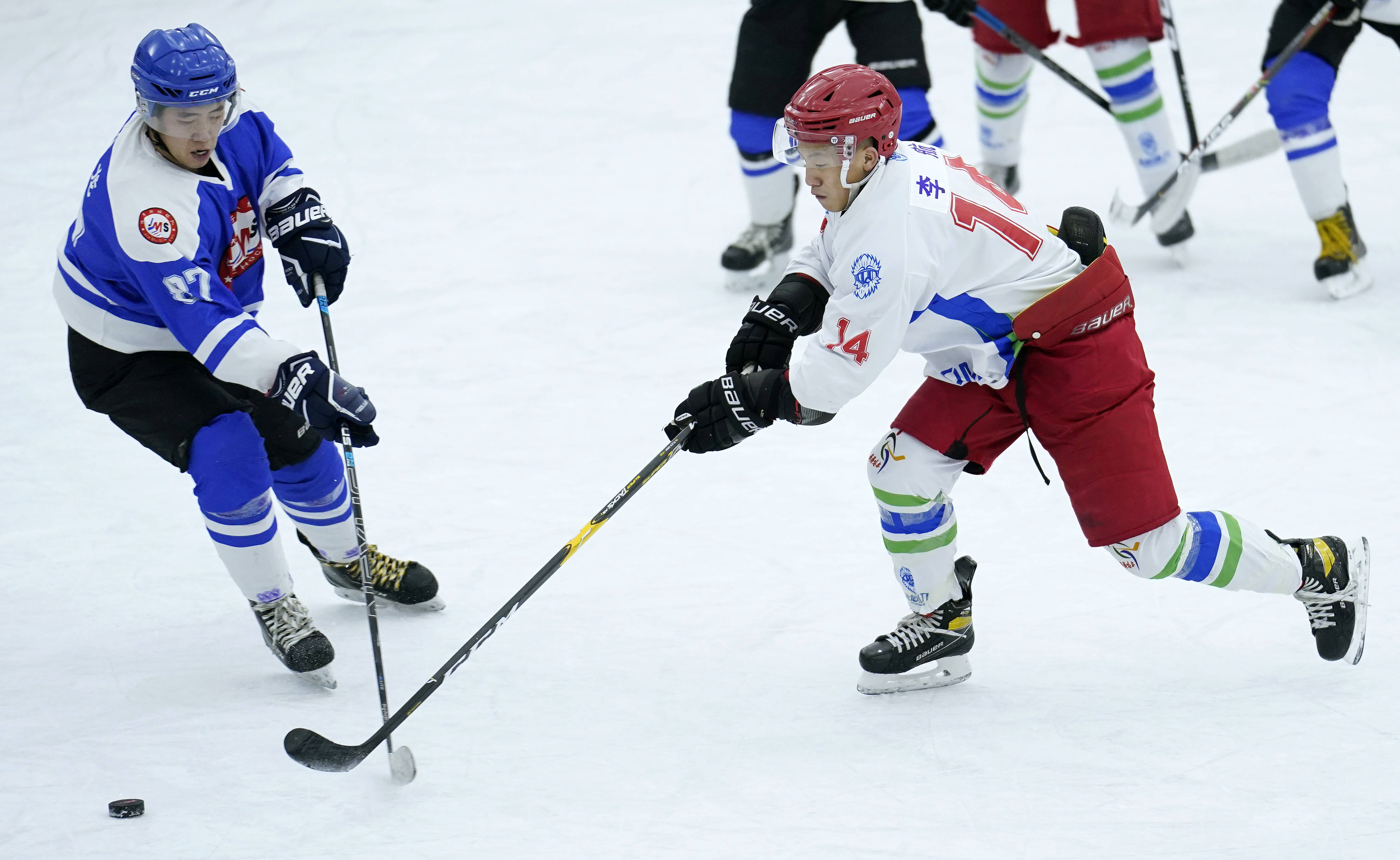 冰球——全国锦标赛男子组:齐齐哈尔队胜佳木斯队