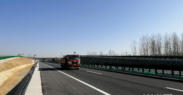 102国道秦皇岛市区段改建工程青乐线至承秦出海路复线试通车