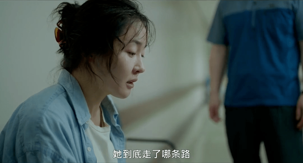 除了犯下滔天恶行的罪犯本人之外,电影里,所有人都在为素媛的不幸遭遇
