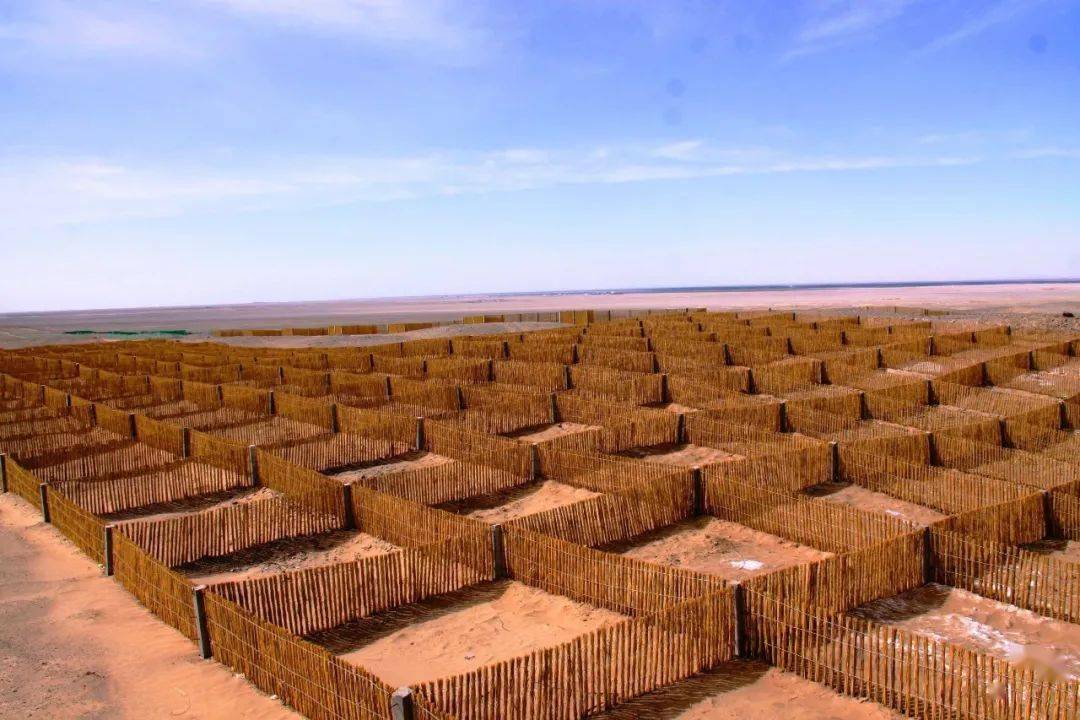 黄沙大漠疏烟处 钢铁巨龙飞度