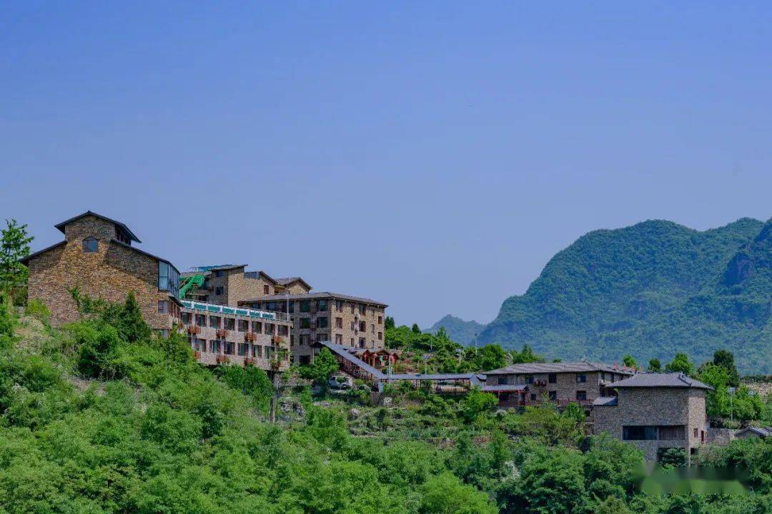 游在黄花吃年猪买年货富裕山上好热闹