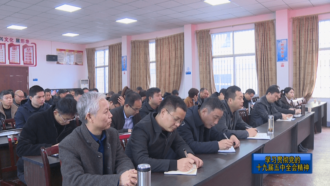 洋口镇党委书记 罗剑锋:我们基层将紧紧围绕我们群众关心的难点热点堵
