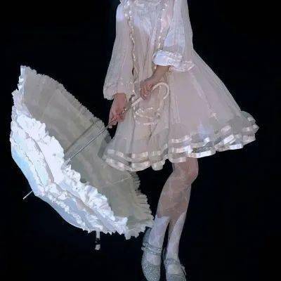 黑白女生头像 | 高冷真人女头像