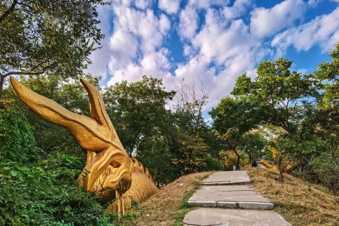 雨後的瀋陽北塔公園,煥然一新,更顯現絢麗色彩;北陵的