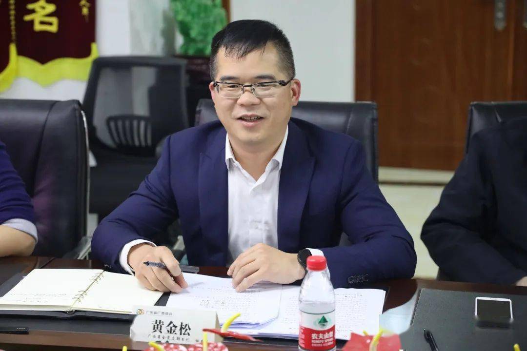 骆文,徐国风,韦振杰等常务副会长也纷纷就大会的成功举办建言献策.