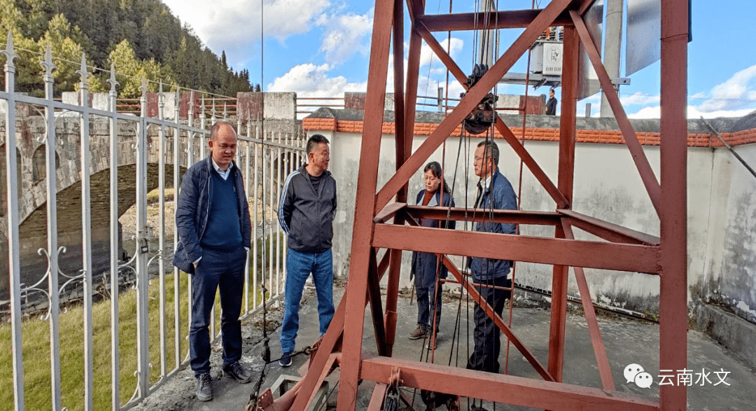 保山市水务局局长马子兴深入基层水文测站调研和检查指导水文工作