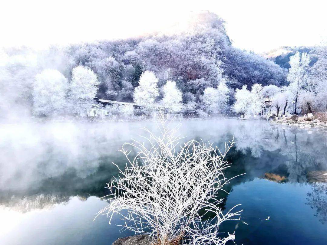 今年寒冷的冬季来的比以往早了一些,造就了本溪水洞景区别具魅力的