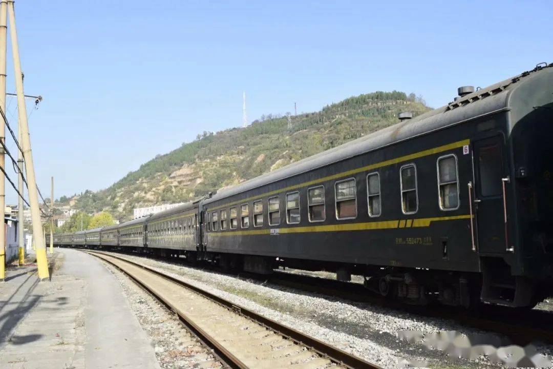 一位曾从北京到铜川工作的"三线"工人是这样描述这条铁路运行的: 1966