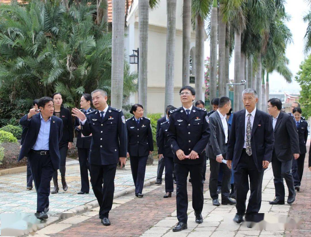 参观校园和服务站揭牌仪式留学生代表发言市公安局副局长邓海鹰致辞