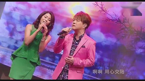 林姗和翁立友同台演唱闽南语歌曲爱无后悔真好听