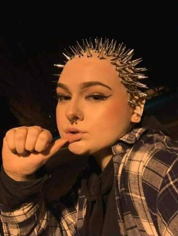 ①被鱼打晕②公牛无法击败的男人③喝火焰酒的危险④浪费食物是不对的