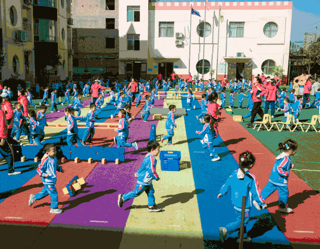 这不,一场别开生面的幼儿园户外运动观摩研讨会在江西省萍乡市登岸