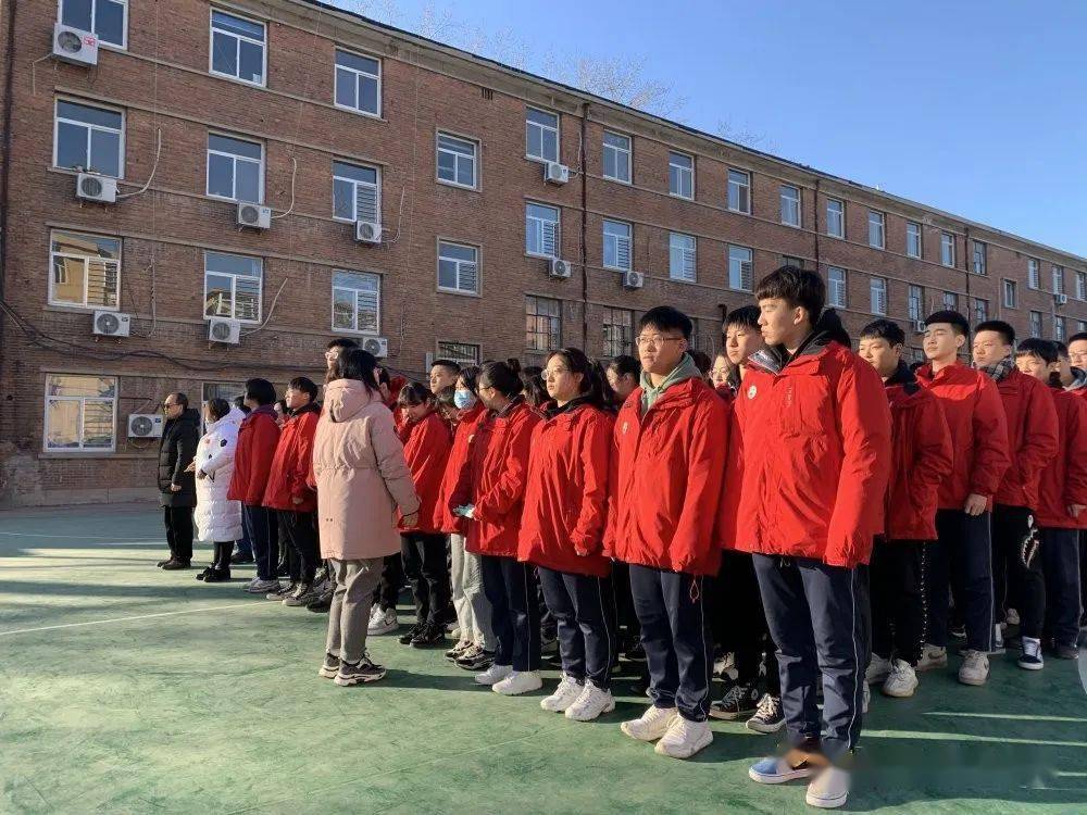铭记历史 爱国进取——保定七中举行升旗仪式