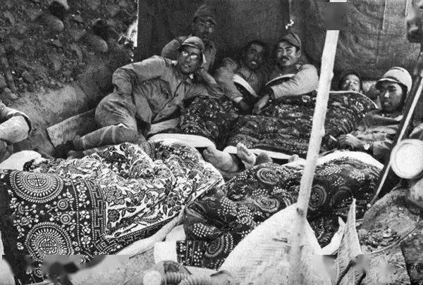 日军侵华暴行老照片他们每一个傻笑背后都是流血的中国人