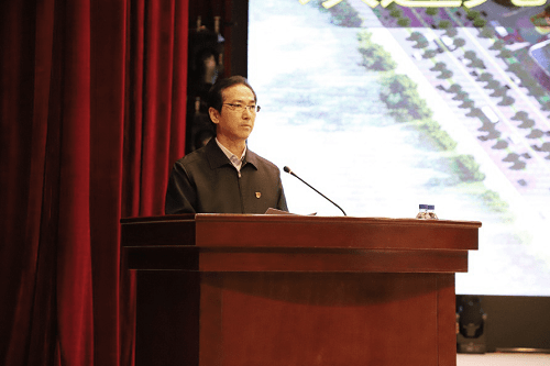 吉林省金融控股集团党委书记,董事长李来华主持会议并讲话