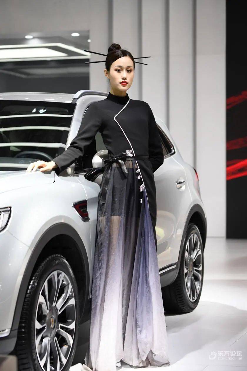 雨天走进2020宁波国际车展拍车模小姐姐