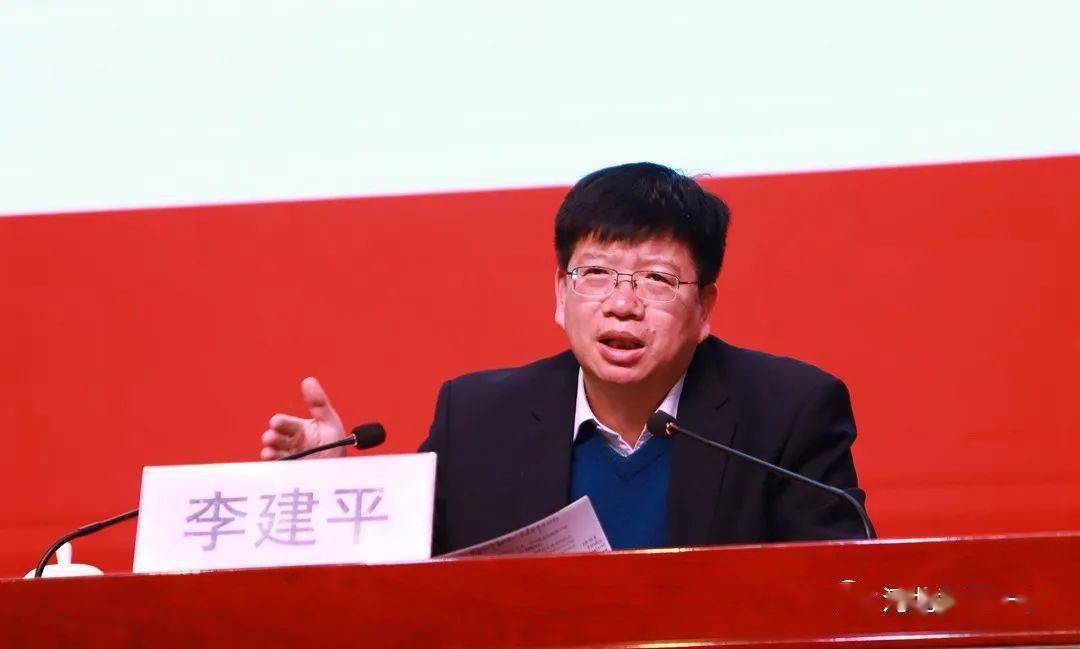 深入浅出宣讲入脑入心学习武安一中党委书记校长李建平为全体师生宣讲