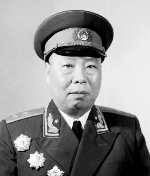 他热衷军事教育部下将星如云建国后被授予中将军衔