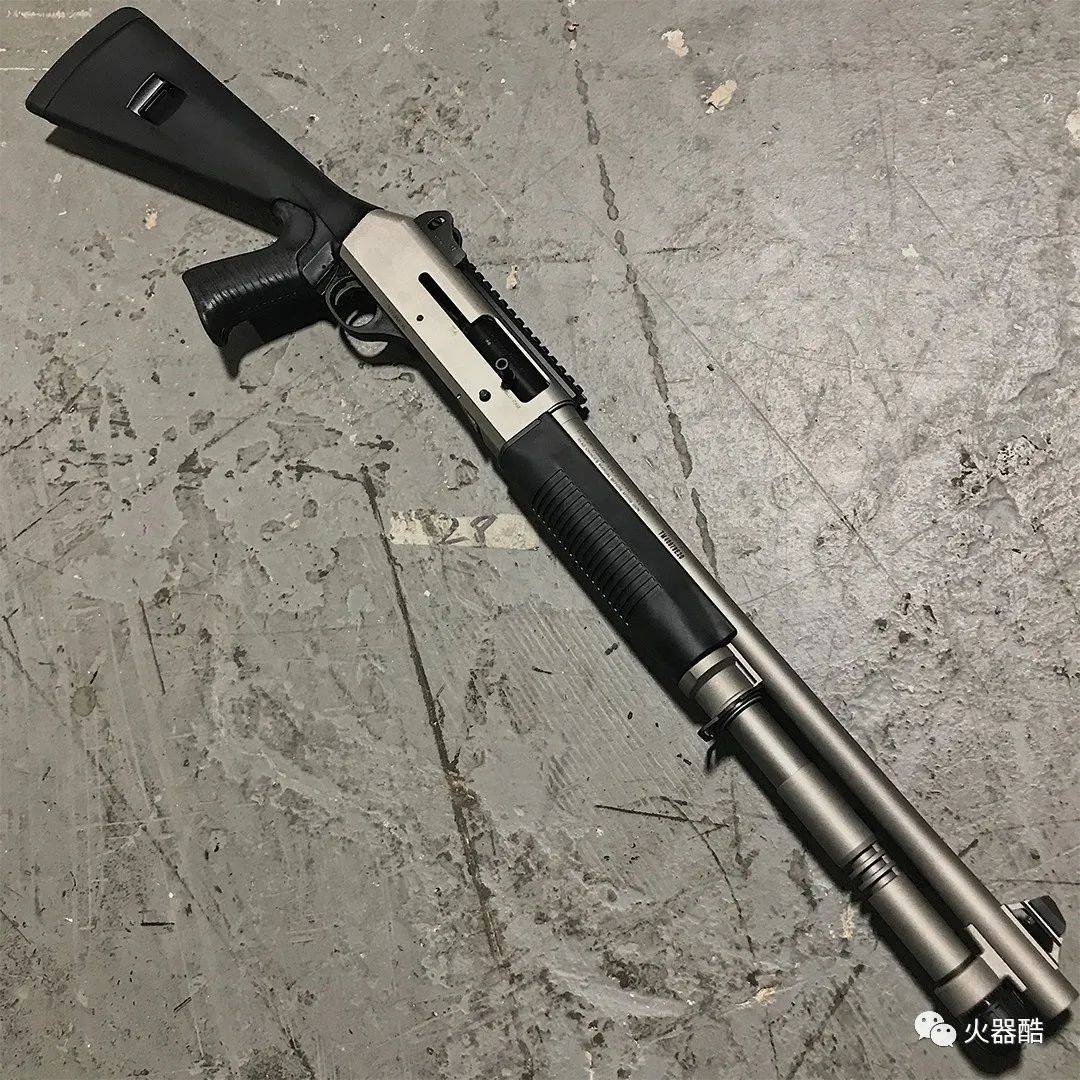 b22半自动喷子xm1014霰弹枪