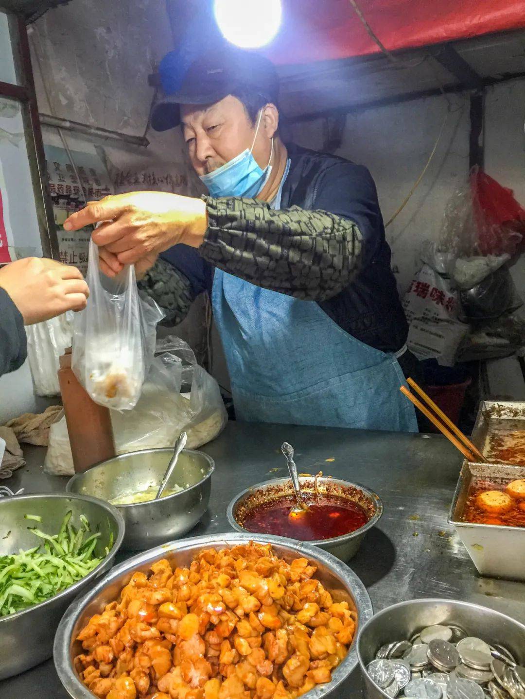 从新疆到阜阳，近30年的“老张卷馍”，优惠、量大、还好吃！_红旗